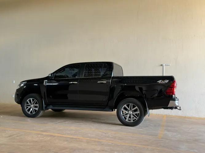 Toyota Hilux CD SRX 4X4 2.8 TDI 16V Diesel Aut. 2017