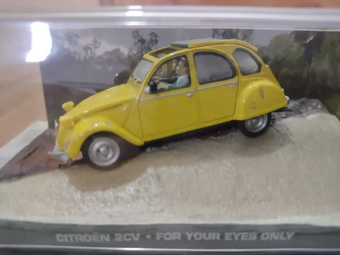 Coleção James Bond 007 - Miniatura Citroen 2 CV