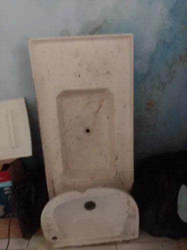 PIAS DE BANHEIRO E COZINHA