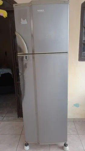 Vendo geladeira funcionando,Dako dúplex degelo. Retirada no centro de Vitória.