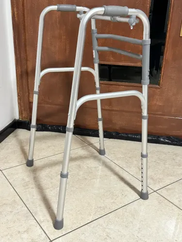 Andador Usado Com 8 Ajustes Hidrolight 135kg
