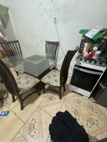 Conjunto de mesa leiam o anúncio