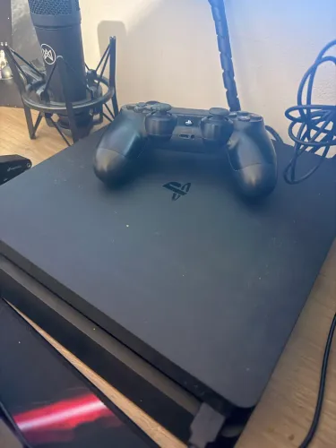 PS4 slim 1TB