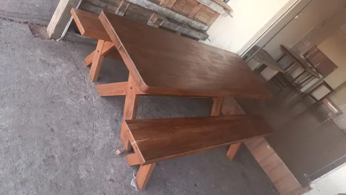 MESA RÚSTICA DE MADEIRA MACIÇA VEIO DO PARÁ