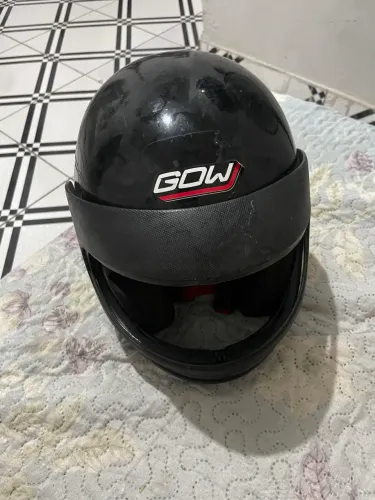 Capacete bom só tá faltando botar uma viseira