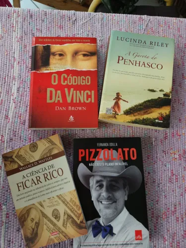 Livros promoção 4 por 15,00 reais