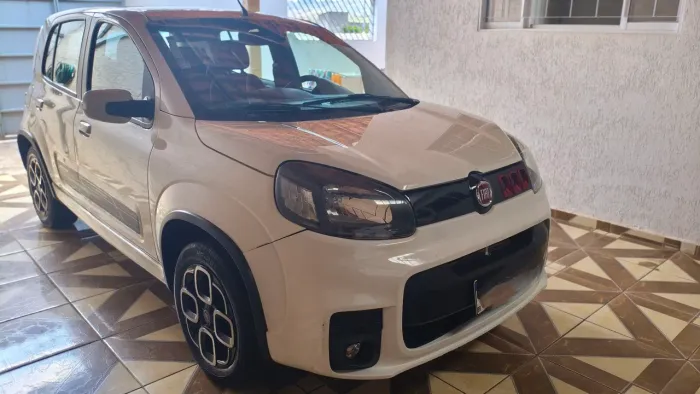 Fiat Uno Sporting Dualogic 1.4 EVO Flex 8V 4P 2016