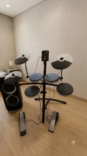 Bateria Eletrônica Roland TD-1K V-Drums - Compacta e em Ótimo Estado