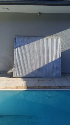 Portão alumínio fechado
