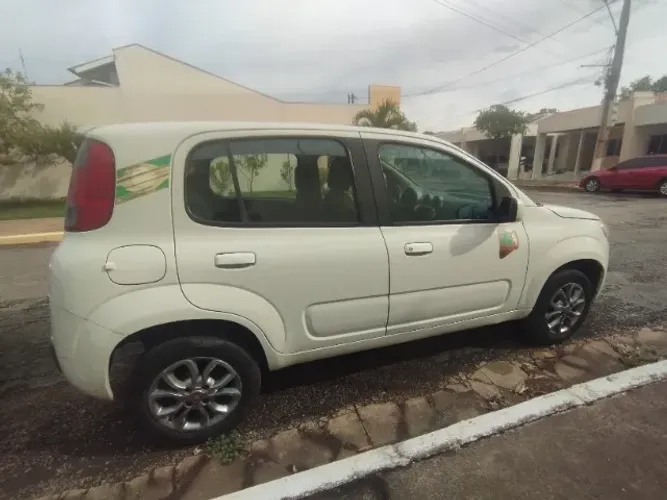 Fiat Uno Vivace/rua 1.0 EVO Fire Flex 8V 5P 2014