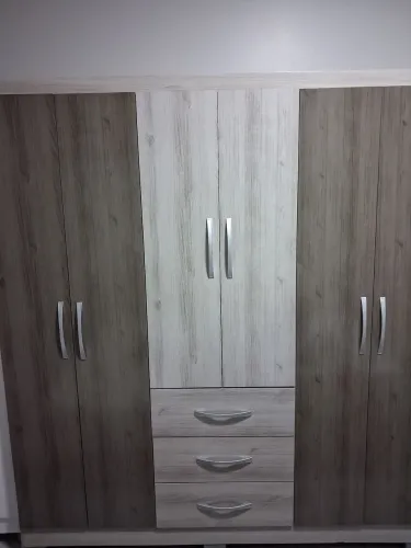 Guarda-roupa casal 6 portas 3 gavetas