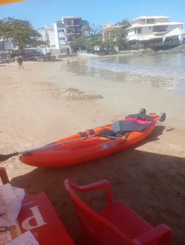 Vende-se caiaque+remo+cadeirinha+carrinho - tel: *