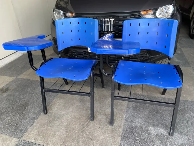 Cadeira universitária com prancheta plástica cor azul