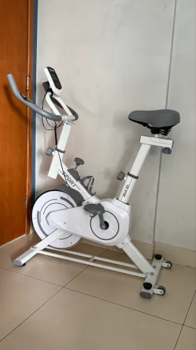 Bicicleta ergométrica spinning novinha 