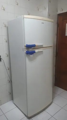 Vendo uma geladeira duplex