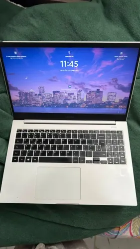 Notebook Samsung Branco - Modelo: NP550XCJ