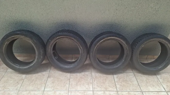 VENDE-SE JOGO DE PNEUS ARO 15 PARA STEP