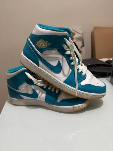 Vendo Jordan 1 Mid Azul Claro número 44 impecável usado poucas vezes