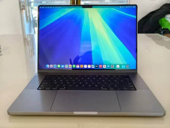 MACBOOK PRO 16 M1 MAX - 32GB/512GB - 4 CICLOS - COMO NOVO