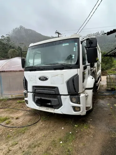 Ford cargo 1519 2013