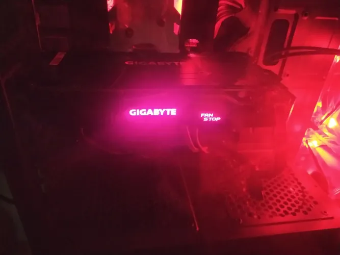 PLACA DE VÍDEO RX 590 8GB GIGABYTE FAN STOP