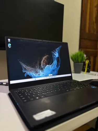 Notebook Samsung GalaxyBook2 i3 12ª Ger. 4GB RAM 256GB RAM