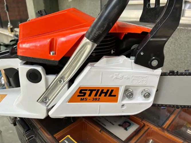 Motosserra Gasolina Stihl Ms 382 Cor Branco e laranja