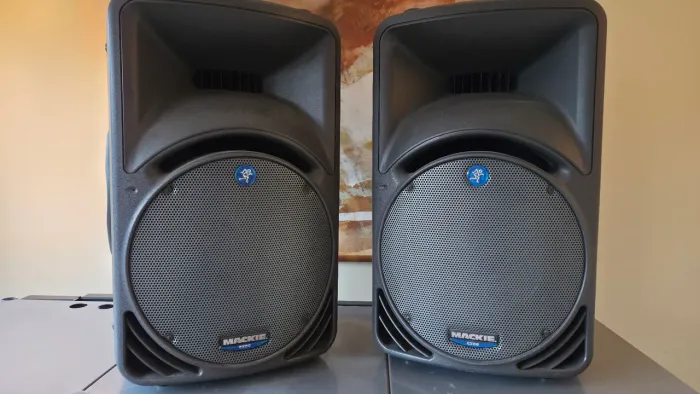PAR CAIXA MACKIE C300 PASSIVA + POWER YAMAHA P4500