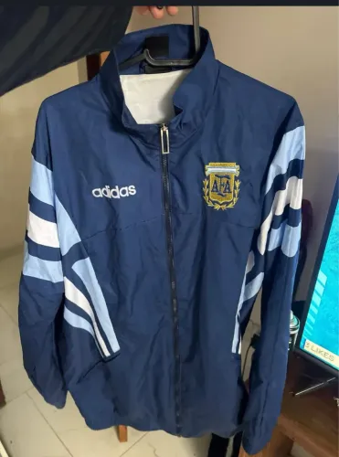 Jaqueta e camisa