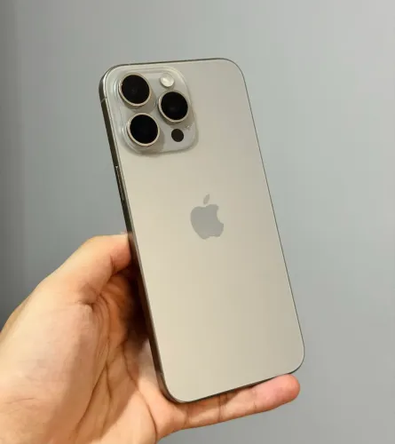 Vendo ou troco iPhone 15 Pro Max 256gb com Nota Fiscal (aceito cartão ) 