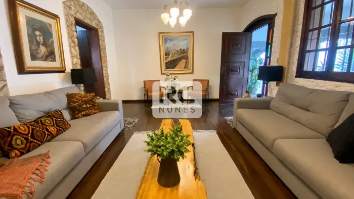 Casa com área de 500m², 07 quartos, 03 vagas no bairro Santa Lucia, Belo Horizonte/MG