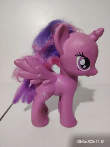 Boneca My Little Pony Twilight Sparkle My Little Pony 21cm com detalhe