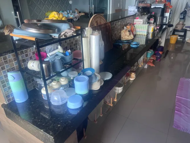 2 bancadas de granito escuro