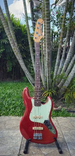 Contrabaixo Stratosonic bass (anos 80 ,Pintura flake nova Captadores Malagoli)