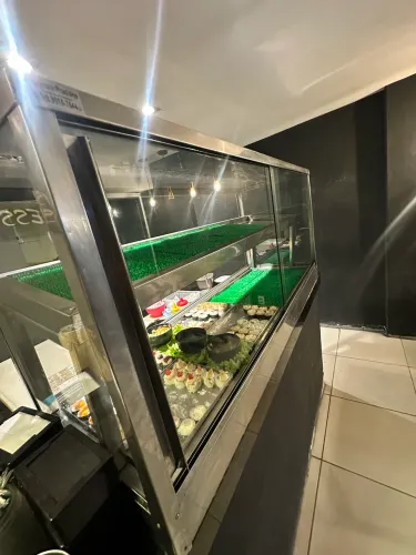 Vitrine Refrigerada para Sushi 1,80m - Motor Externo 