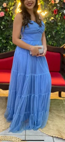 Vestido de festa lindo e moderno azul sereneti