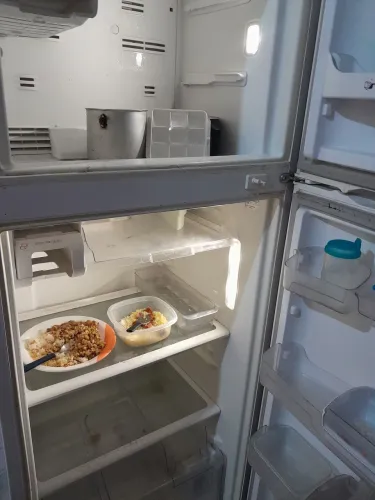 Vendo uma geladeira