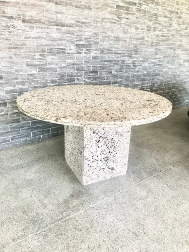 MESA EM GRANITO bege Bahia REDONDA diâmetro 1,40