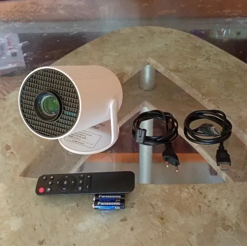 Mini Projetor Portátil HY300 Pro + Cabo HDMI