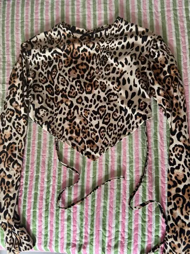 Blusa de manga longa oncinha costas nuas 