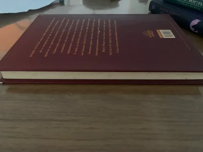 Harry Potter e a pedra filosofal em capa dura 