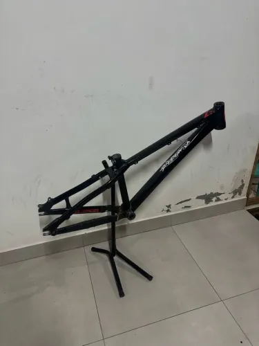 Vendo quadro Gios DJ 2024 com nota fiscal!