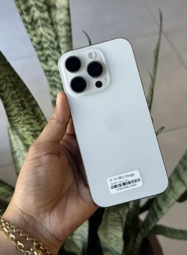 iPhone 15 Pro Max 512GB Branco | 95% Bateria | Excelente Estado