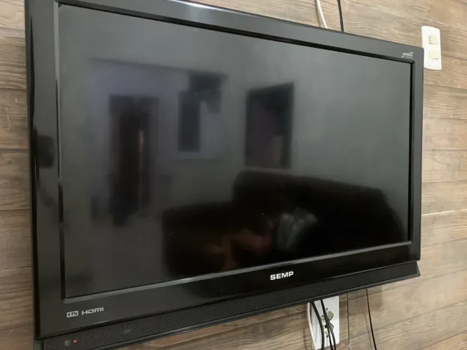 Tv semp 32 polegadas com defeito