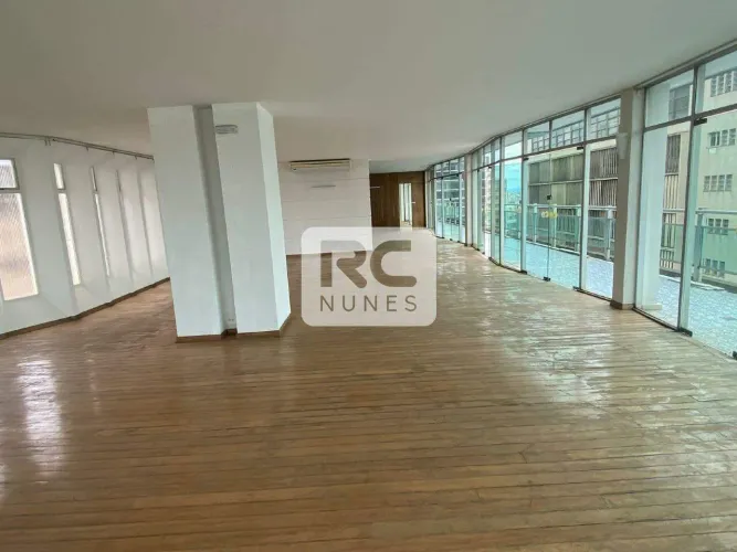 Andar corrido com 600m², varanda, portaria física, 3 elevadores, Centro de Belo Horizonte