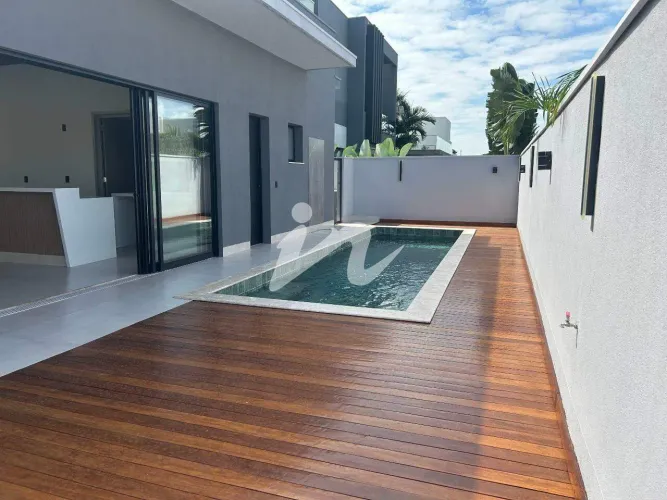 Casa Residencial em Uberlândia (Granja Marileusa)  3 Suítes, Piscina e Espaço Gourmet