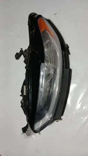 FAROL LADO ESQUERDO FUSION 2013 2014 2015 COM DETALHE