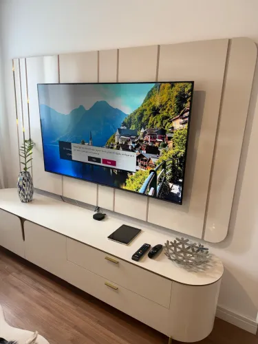 Rack com painel até 75 polegadas em ótimo estado 