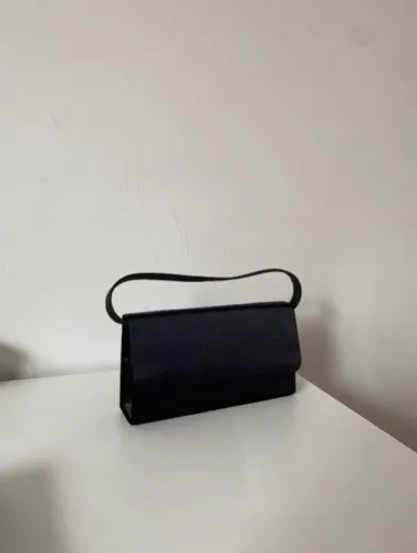 Bolsa tipo baguete anos 90 preta