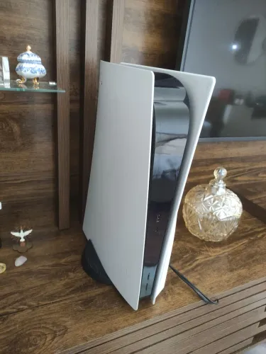 Playstation 5, com entrada de CD. Único dono. Nunca aberto. Com Nota fiscal e caixa.
